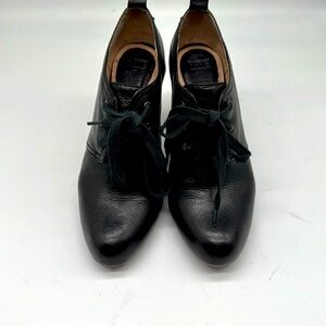 Frye Miranda lace up black leather booties 8 1/2